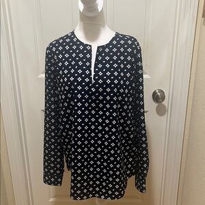 Lauren Ralph Lauren Women
Keyhole Navy Blue and White Blouse Large